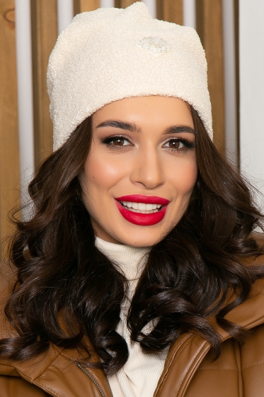 Шапка-шестиклинка с декором (молочная) ШШДя2