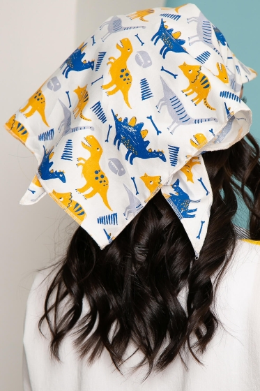 Косынка с козырьком (динозаврики, белая) КК10